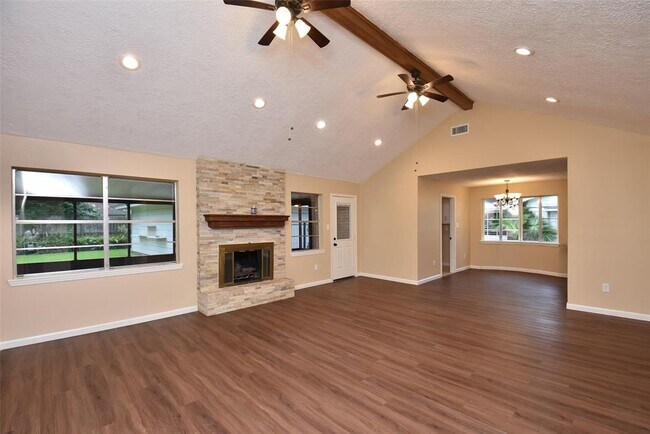 Building Photo - 2910 Colonial Dr