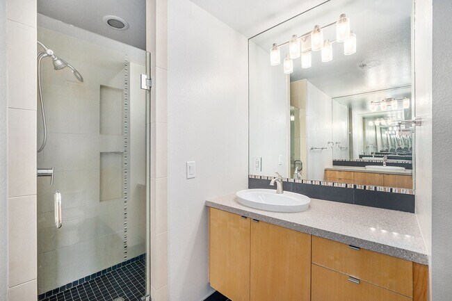 Building Photo - 2 Bed 2 Bath in Prime Location in LoHi