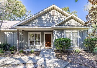 Building Photo - 2BR/1BA in Fairhope!