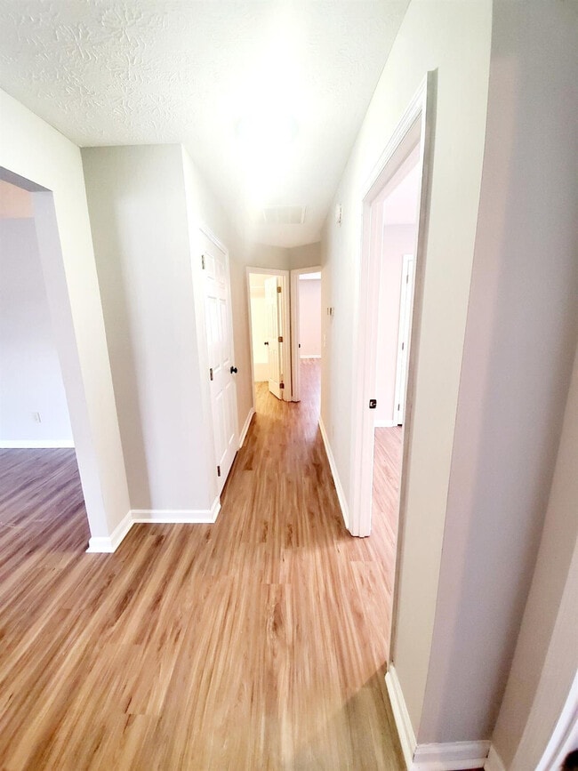 Building Photo - 213 Black Water Ln