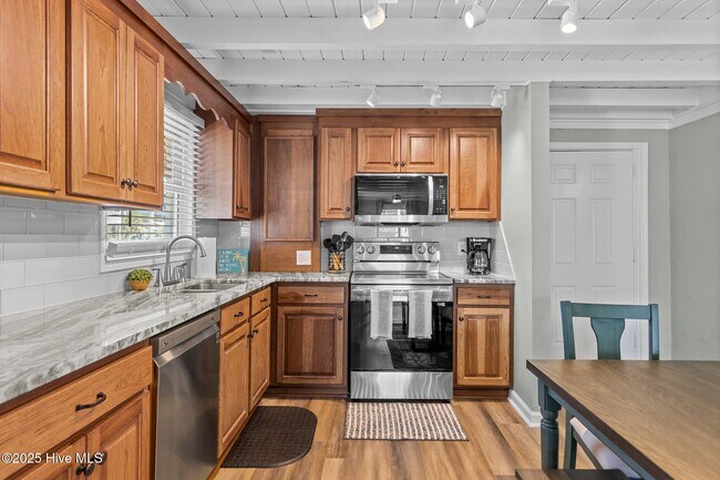 Building Photo - 125 Pelican Dr