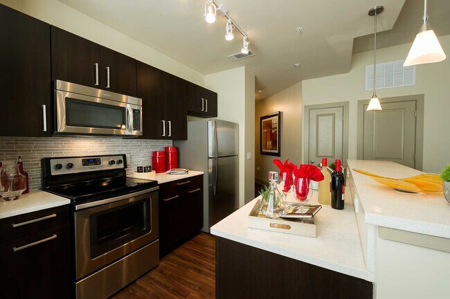 Building Photo - Modern Luxury in Montrose 1/1