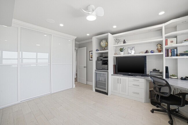 Building Photo - 111 N Pompano Beach Blvd