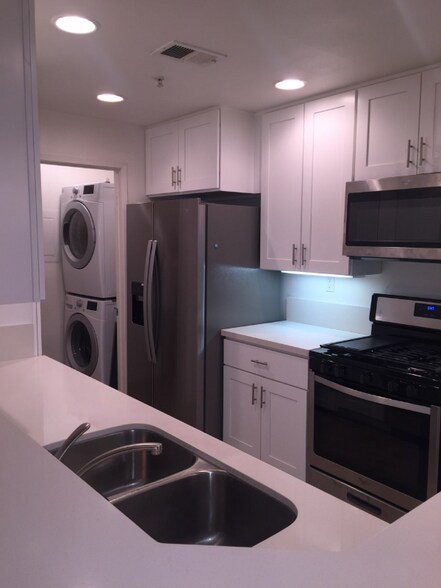 Building Photo - 1372 Nicolette Ave