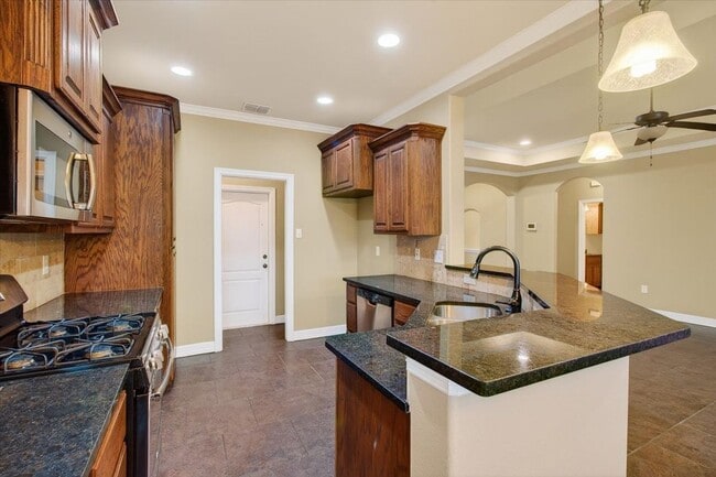 Building Photo - 6905 Anastasia Dr