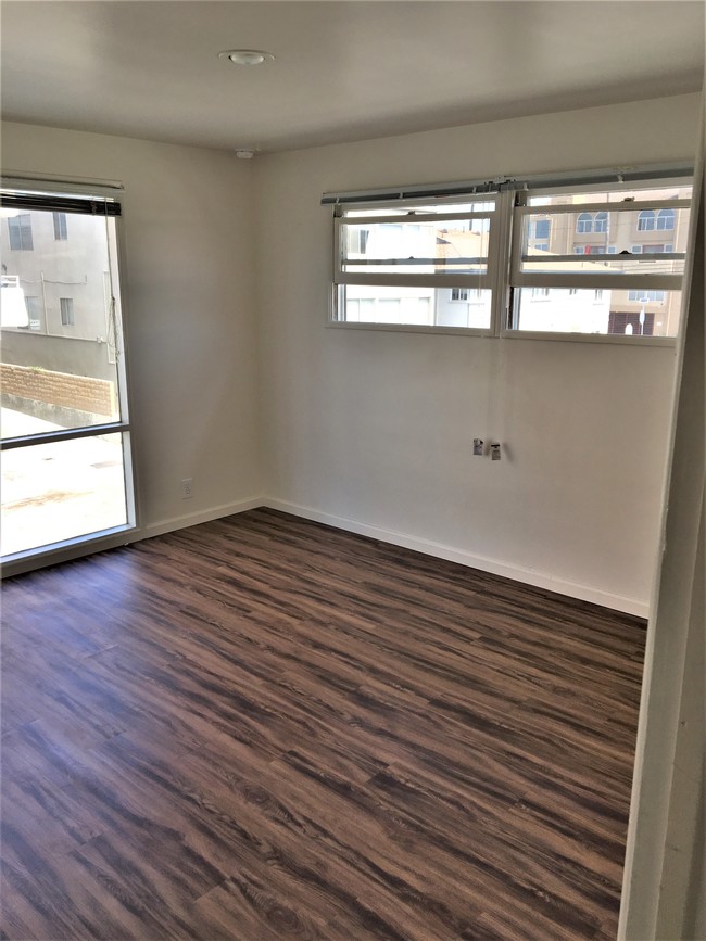 Front bedroom - 2 62nd Pl