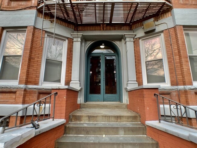 Building Photo - 106 11th St