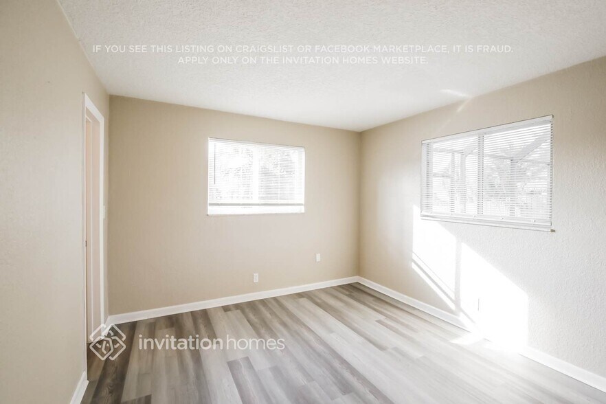 Building Photo - 291 NW 42nd Ave