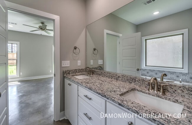 Building Photo - 174 Shelby Mae Cir