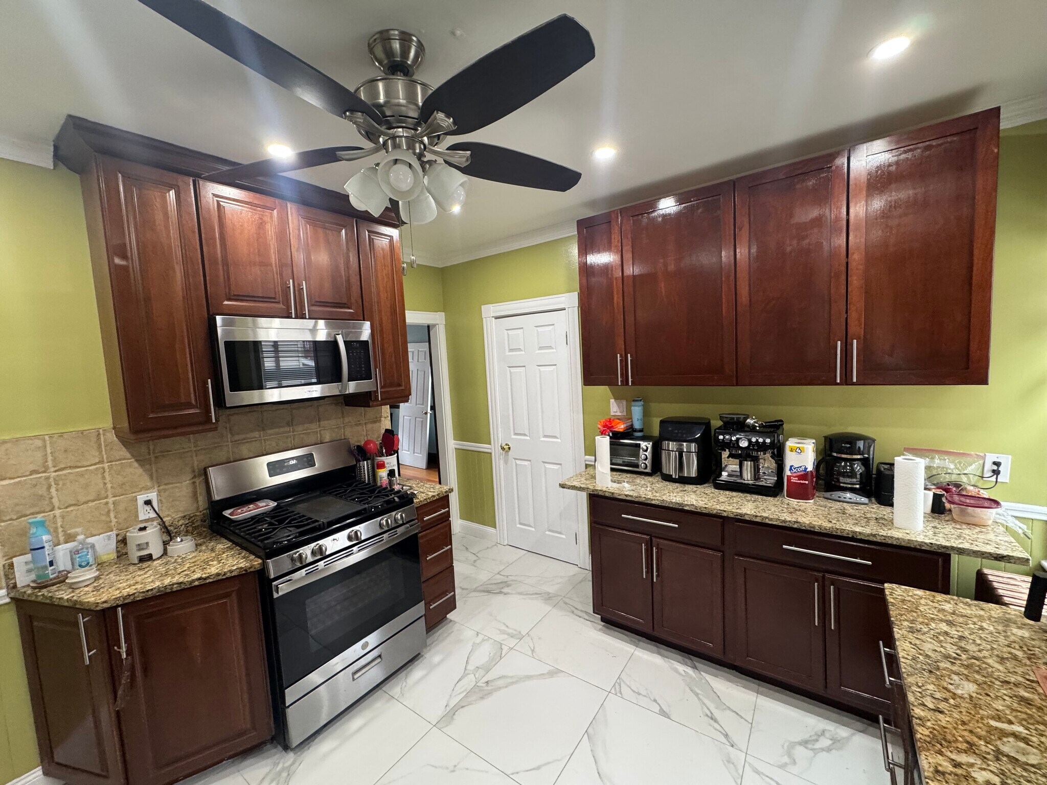 Building Photo - 71 Fairbanks St