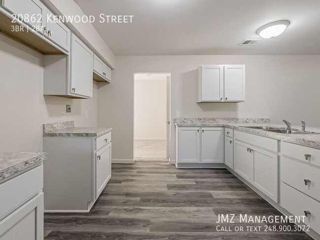 Building Photo - 20862 Kenwood St