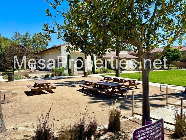 Building Photo - 2922 E Via Fiano