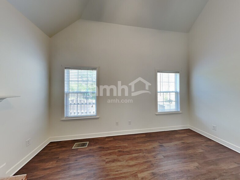 Building Photo - 2043 Keene Cir