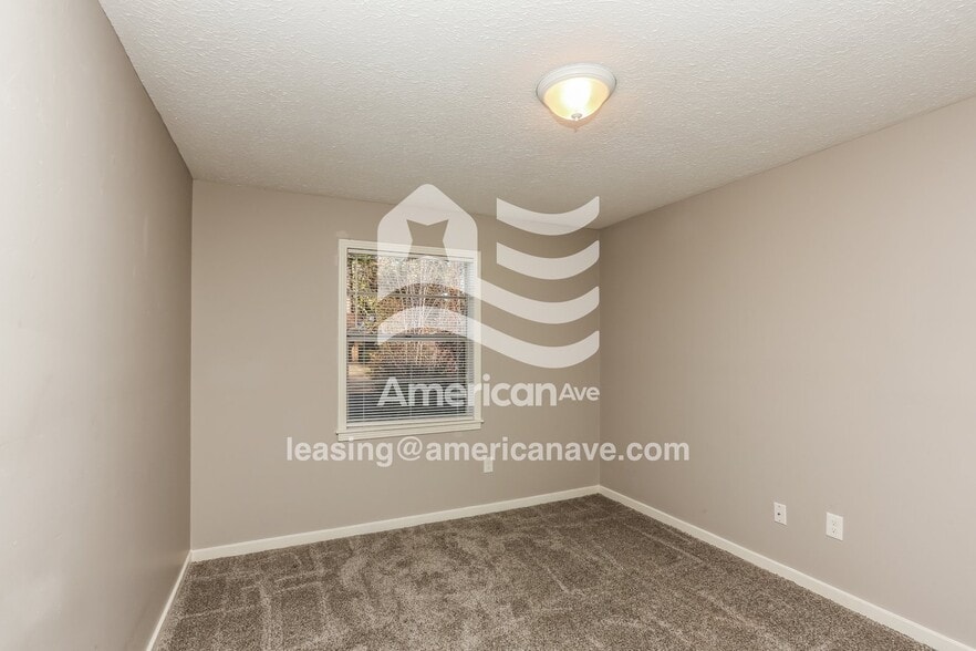 Building Photo - 1665 Aurora St