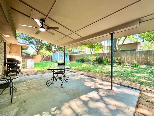 Building Photo - 1328 Kings Row