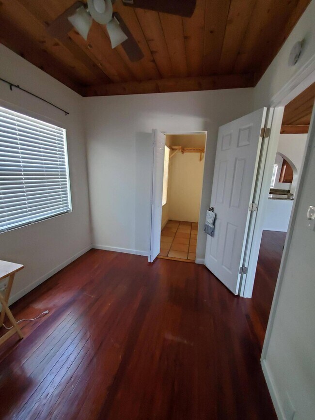 Building Photo - 301 Central Dr