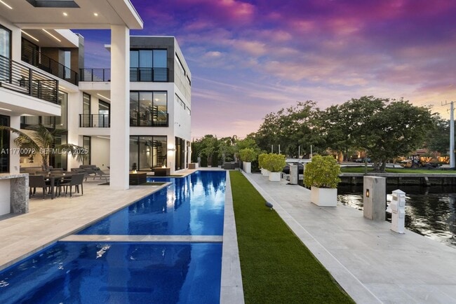 Building Photo - 1400 Bayview Dr