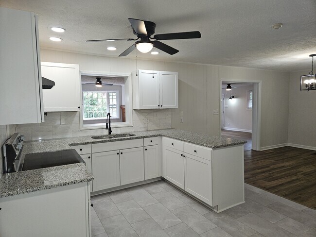 Building Photo - 853 Shannon Dr