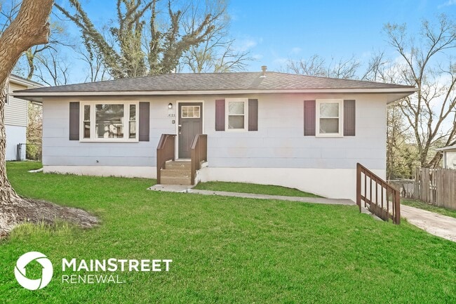 Building Photo - 4135 N Spruce Ave