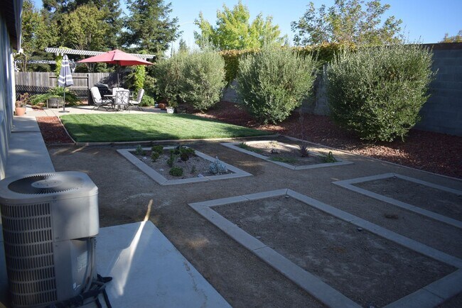 Building Photo - 607 Stoneygate Ct