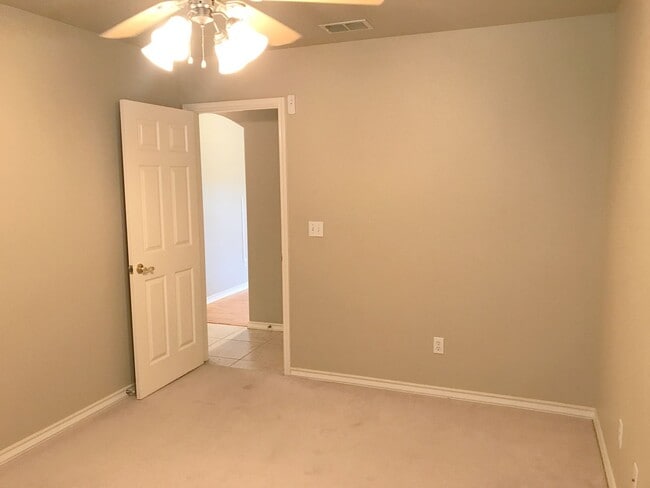 Building Photo - 15313 Guadalupe River Dr