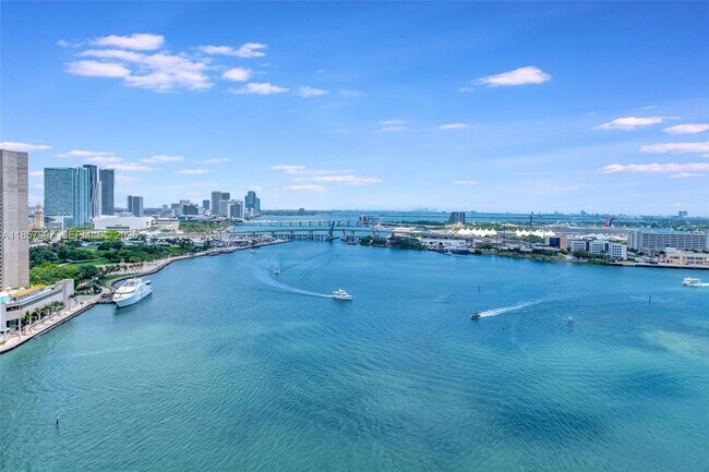 Building Photo - 848 Brickell Key Dr