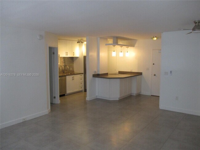 Building Photo - 5313 Collins Ave