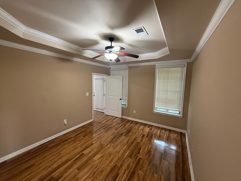 Building Photo - 2343 Ridgemont Dr