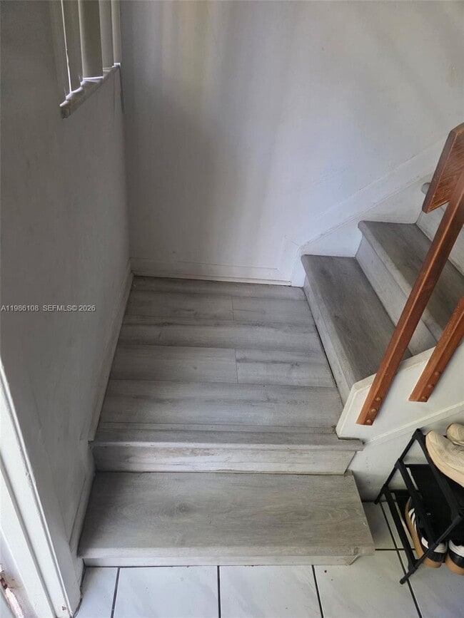 Building Photo - 513 Racquet Club Rd