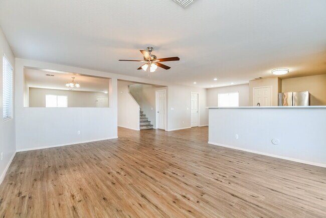 Building Photo - 2552 E Meadow Lark Way