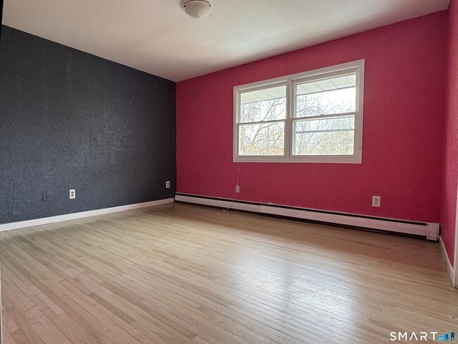 Building Photo - 158 River Rd