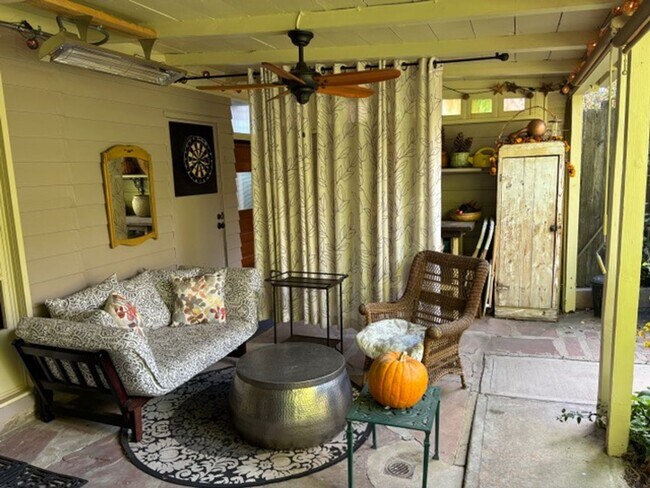 Building Photo - 2-Bedroom in Newlands with Secret Garden & Suite