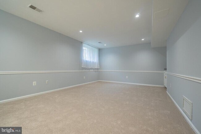 Building Photo - 10515 Meadow Bridge Ln
