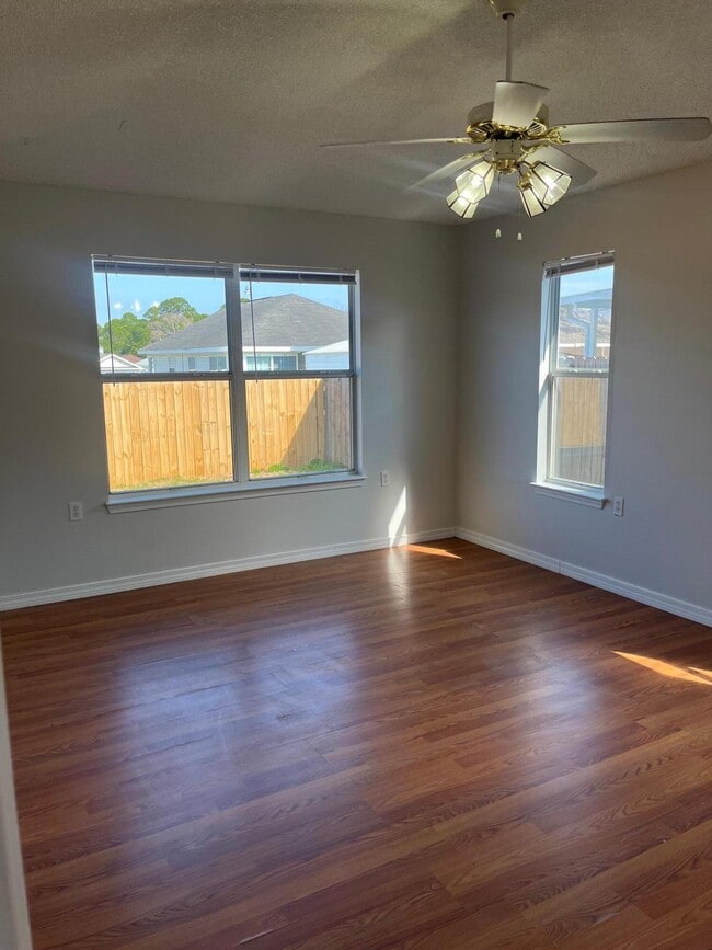 Building Photo - 5574 Huntleigh Pl