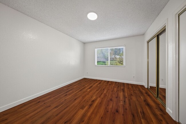 Building Photo - Spacious Updated Single Story - Walk to LLUMC