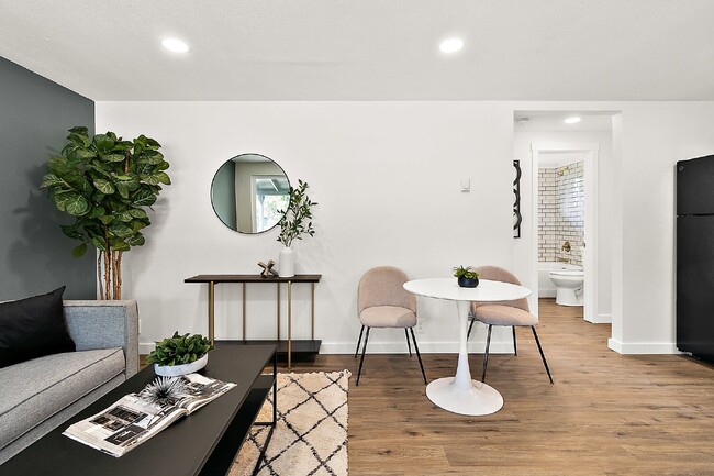 Building Photo - Newly Remodeled 1-Bedroom Duplex Unit with...