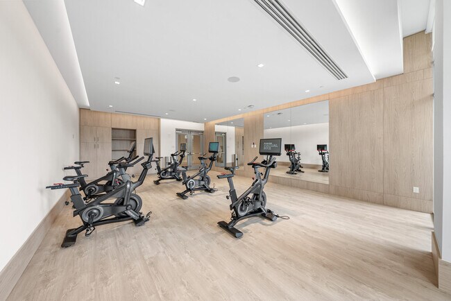 Building Photo - 220 Lake Shore Dr