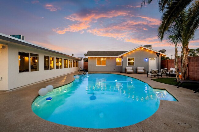 Building Photo - 8259 E Mulberry Ln