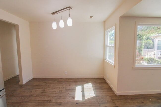 Building Photo - Exceptional Monterey Heights 4 Bedroom Hou...
