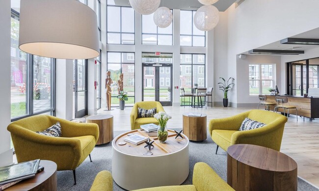 Building Photo - 340 W 25th St