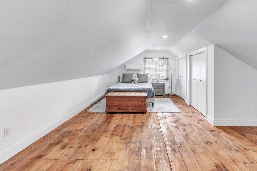 Building Photo - 26 Pearsall Pl