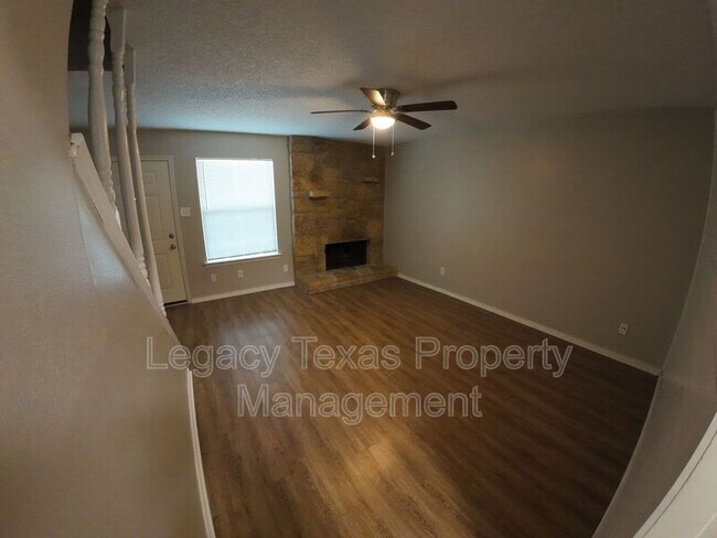 Building Photo - 1607 Sun Valley Dr