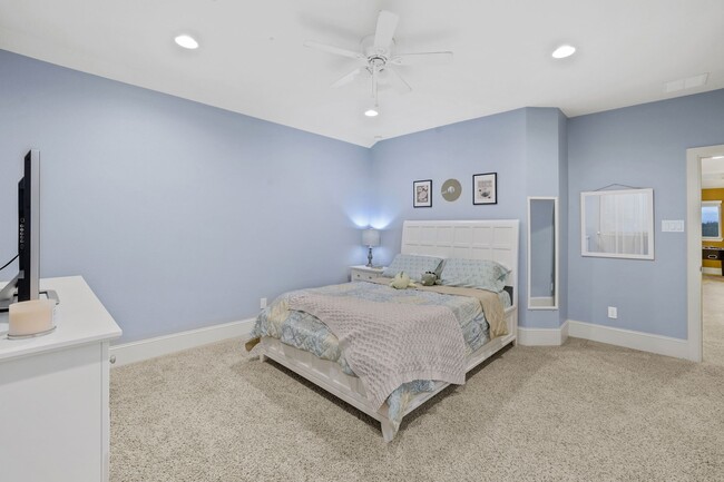 Building Photo - 10423 Hatcher Dr