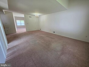 Building Photo - 38 Heatherfield Way