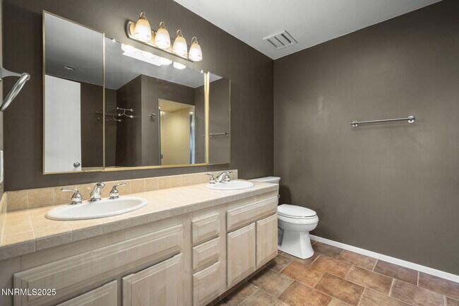 Building Photo - 3447 Skyline Blvd