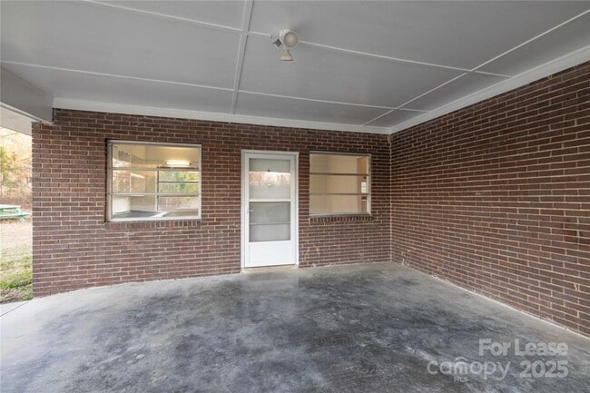 Building Photo - 44261 US-52
