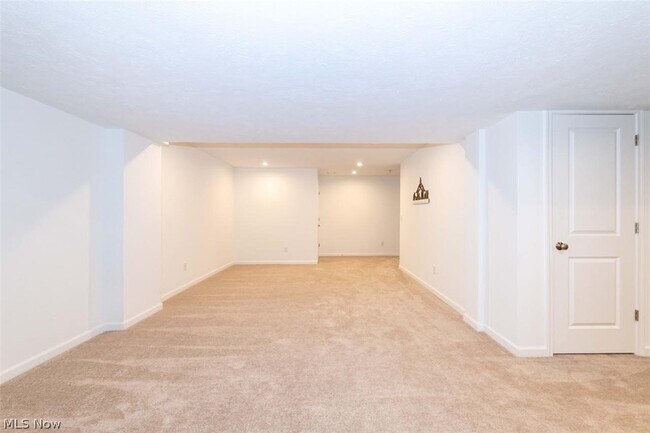 Building Photo - 23633 Rebecca Ln
