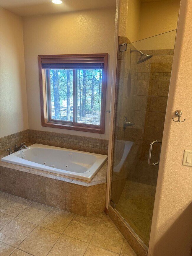 Building Photo - * LEASE PENDING Beautiful 4-Bedroom Home on Acreage | Peaceful Doney Park Living