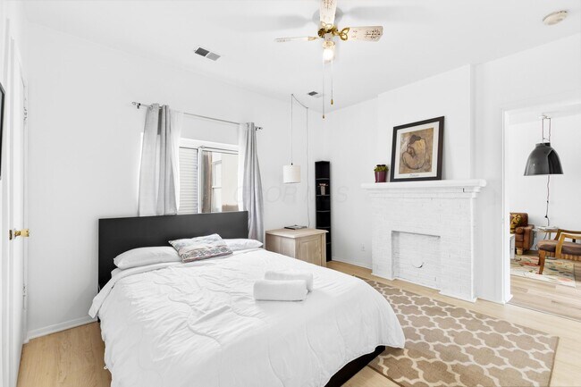 Building Photo - 854 N High St