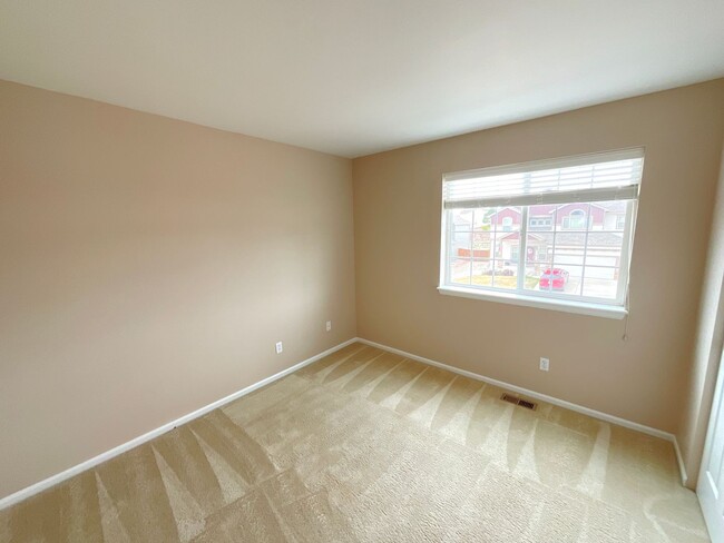 Building Photo - 4 Bedroom Home Available Near Black Forest...